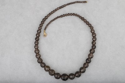 Lot 23 - A GRADUATED SMOKY QUARTZ NECKLACE, faceted...
