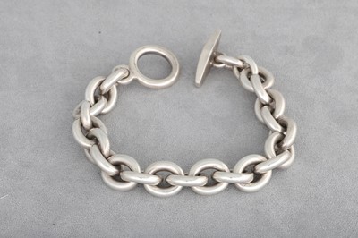 Lot 161 - A HEAVY SILVER CURB LINK BRACELET, stamped...