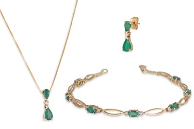 Lot 369 - A SELECTION OF 9CT GOLD AND EMERALD SET ITEMS,...