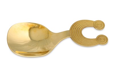 Lot 391 - A 20CT GOLD IRISH CADDY SPOON, commemorative,...