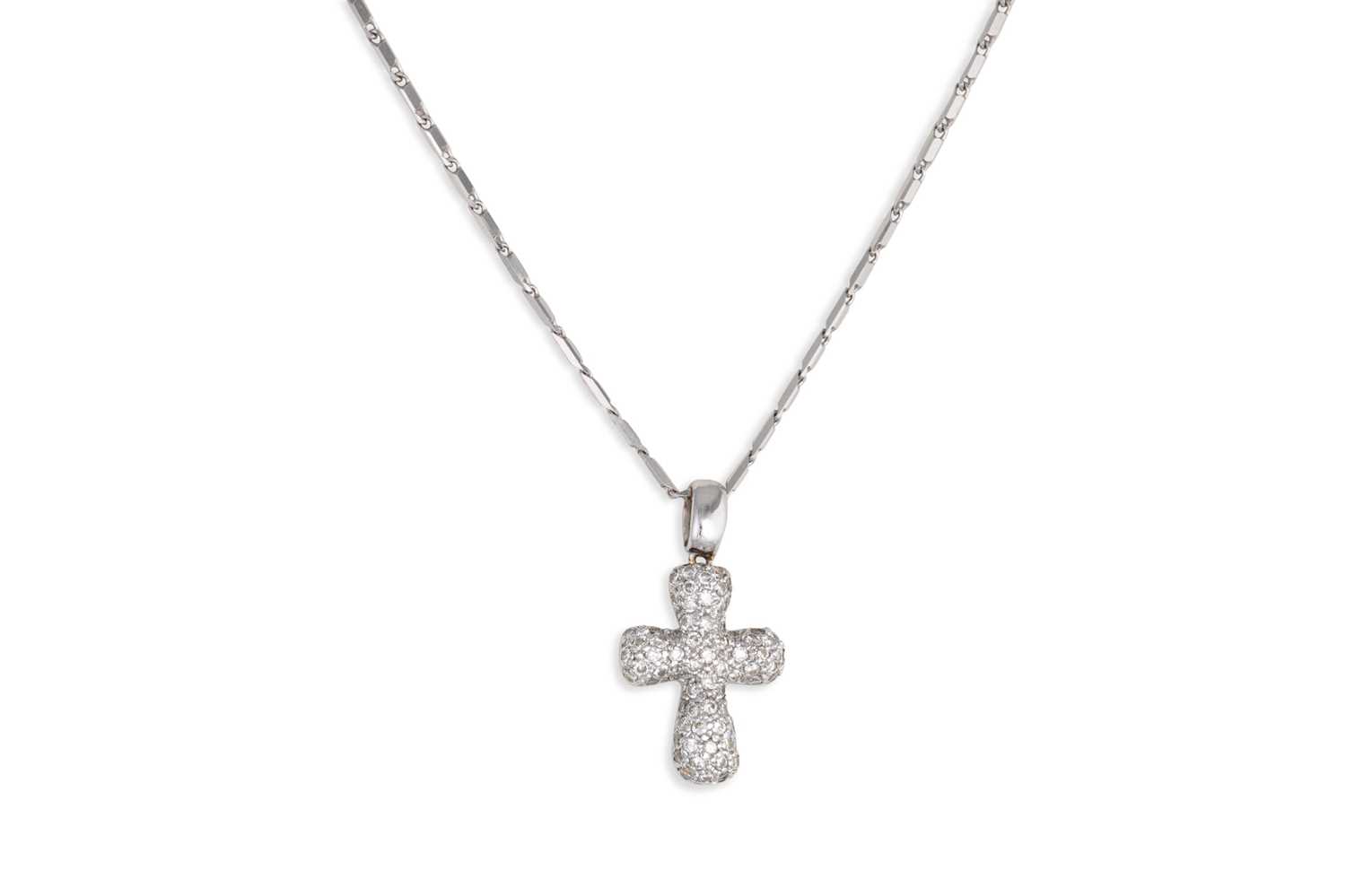 Lot 132 - A DIAMOND SET CROSS, the pavé set diamonds...