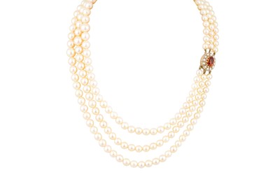 Lot 335 - A TRIPLE ROWED VINTAGE CULTURED PEARL NECKLACE,...