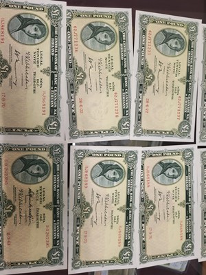 Lot 450 - 11 LADY LAVERY IRISH £1 BANKNOTES: runs 1963 x...