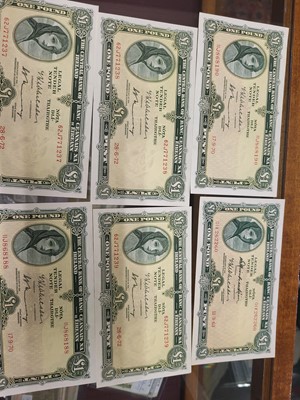 Lot 450 - 11 LADY LAVERY IRISH £1 BANKNOTES: runs 1963 x...