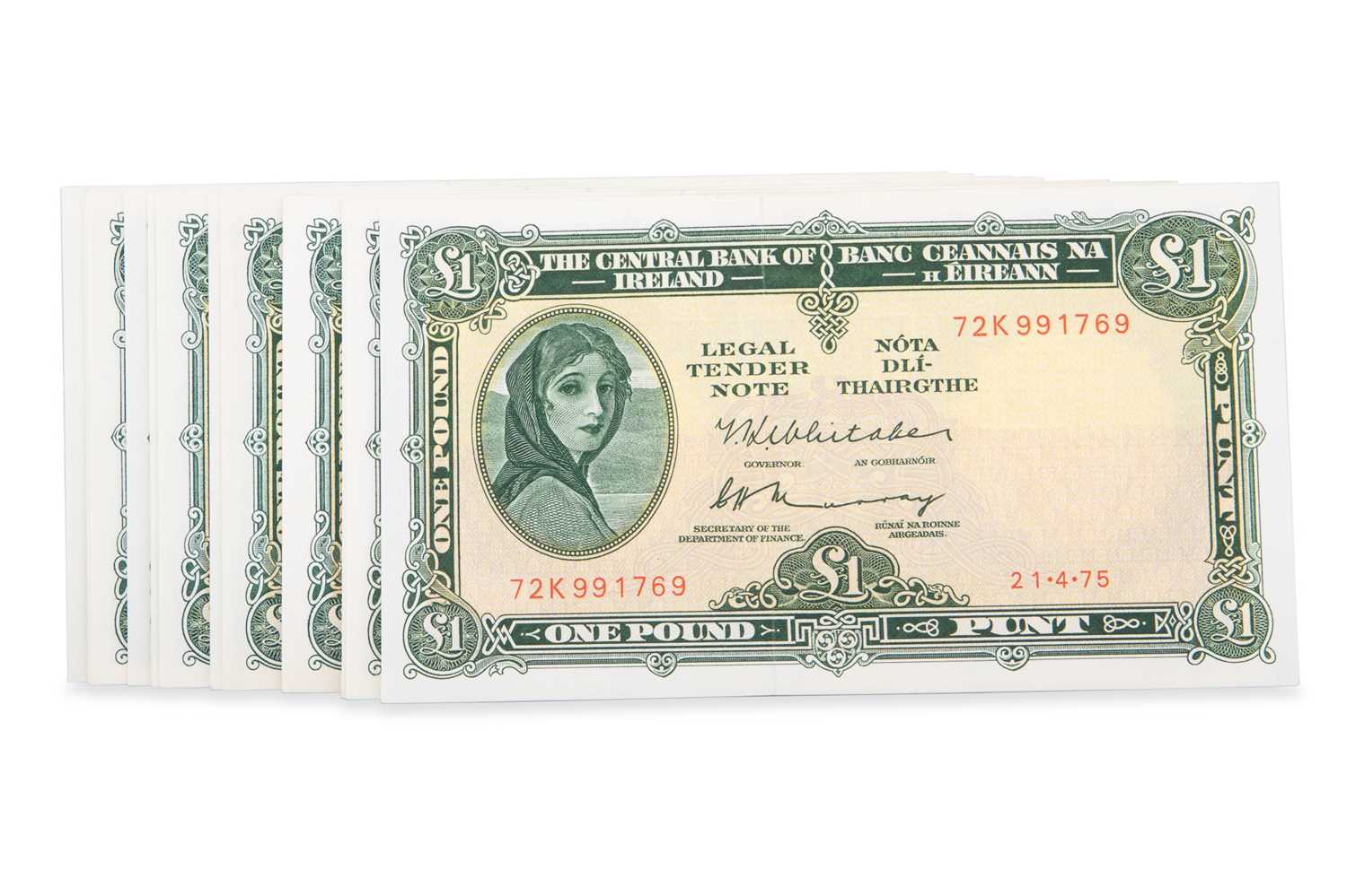 Lot 455 - 15 LADY LAVERY IRISH £1 BANKNOTES: runs 1972 x...