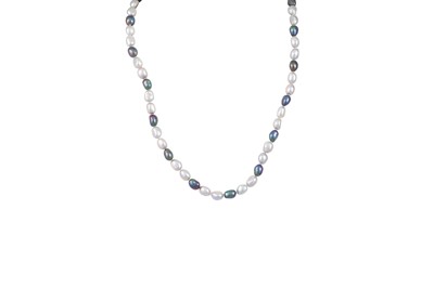 Lot 19 - A CULTURED RIVER PEARL NECKLACE, silver clasp
