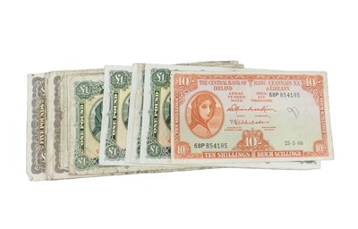 Lot 415 - A COLLECTION OF 30 LAVERY IRISH BANKNOTES, £20...