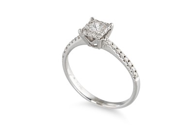 Lot 273 - A DIAMOND CLUSTER RING, set with a princess...