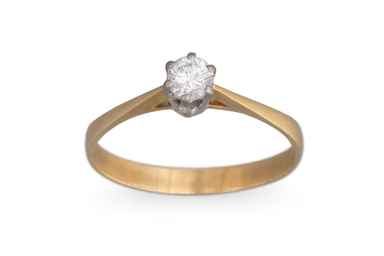 Lot 6 - A DIAMOND SOLITAIRE RING, the brilliant cut...