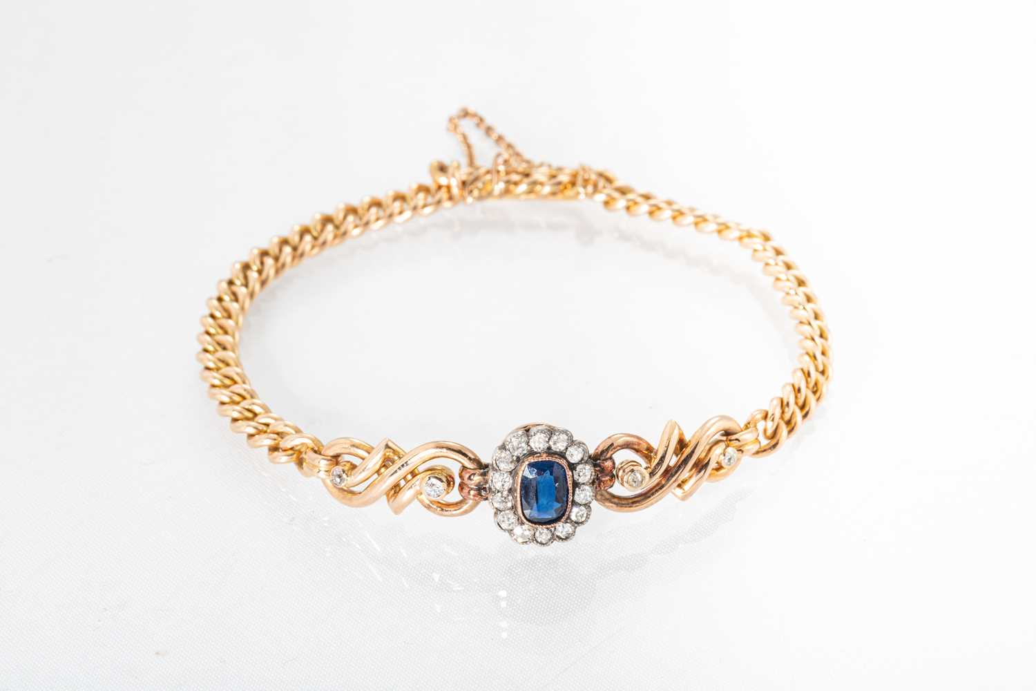 Lot 95 - AN ANTIQUE DIAMOND AND SAPPHIRE CLUSTER, to a...