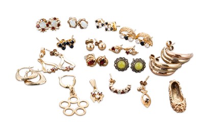 Lot 147 - A COLLECTION 9CT GOLD ITEMS, to include...