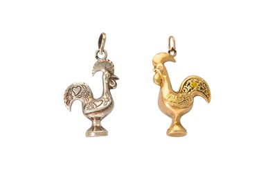 Lot 26 - A GOLD PENDANT, together with a Portuguese...