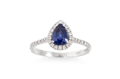 Lot 186 - A SAPPHIRE AND DIAMOND CLUSTER RING, the pear...