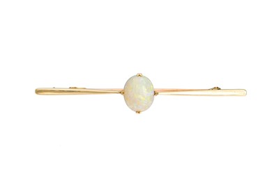 Lot 27 - A VINTAGE OPAL SET BAR BROOCH, the cabachon...