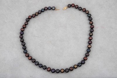 Lot 41 - A SET OF CULTURED PEARLS, to a gold clasp
