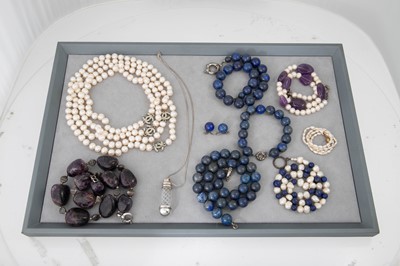 Lot 3 - A COLLECTION OF BEADED COSTUME JEWELLERY,...