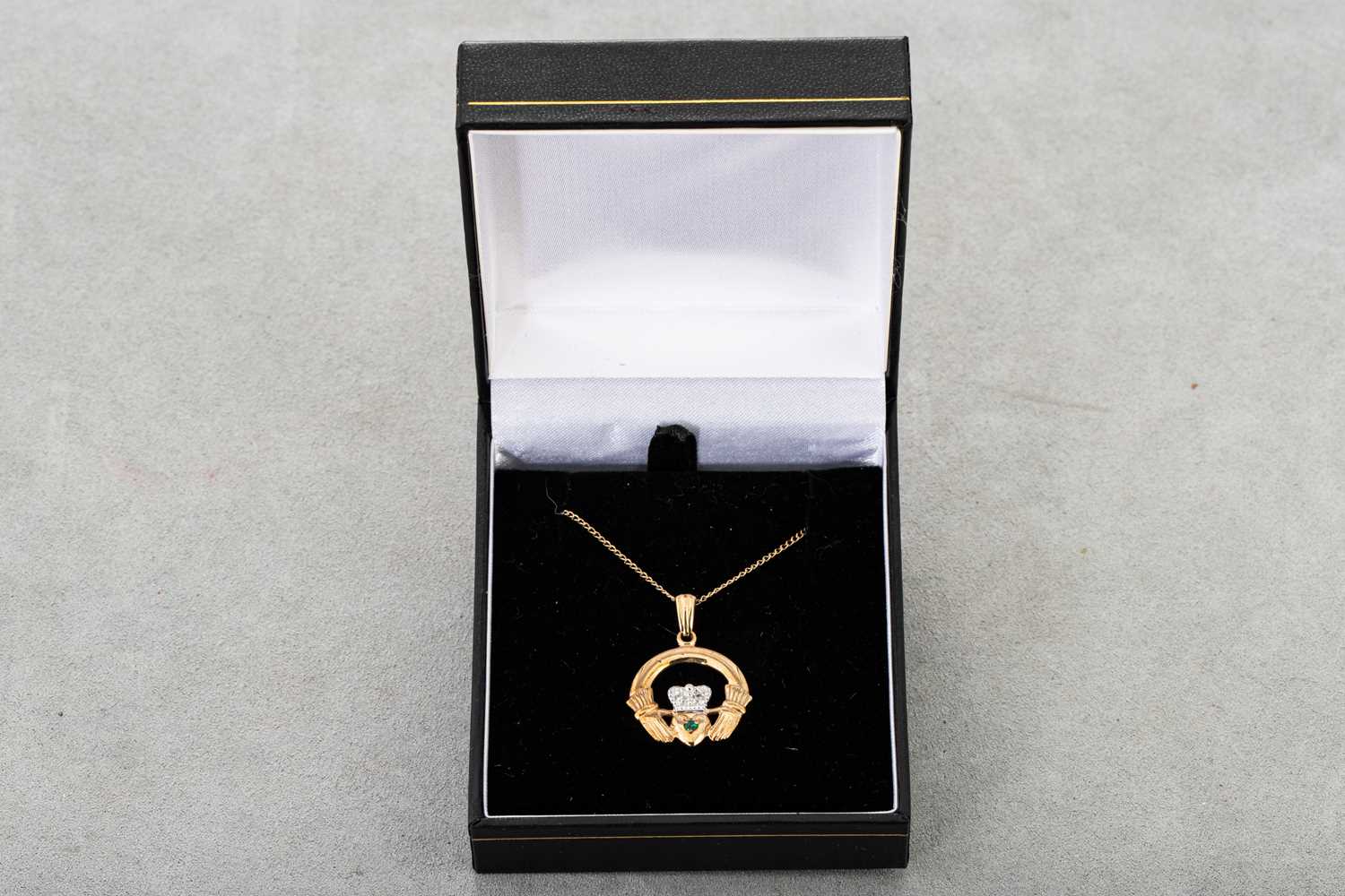 Lot 18 - A 9CT STONE SET CLADDAGH NECKLACE, to a 9ct...