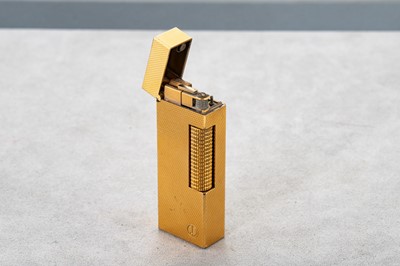 Lot 27 - A DUNHILL LIGHTER, engine turned decoration