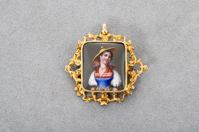 Lot 82 - AN ANTIQUE GOLD ENAMEL BROOCH, depicting a...