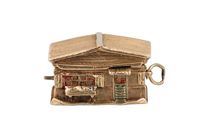 Lot 143 - A VINTAGE 9CT MUSICAL CHARM, modelled as a house