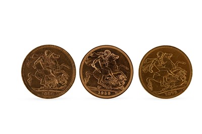 Lot 401 - THREE GOLD FULL SOVEREIGN ENGLISH COINS, 1876...