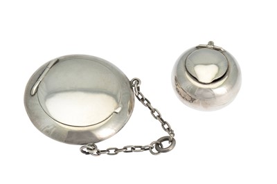 Lot 3 - A PRE-WAR CIRCULAR SILVER LADY'S COMPACT,...