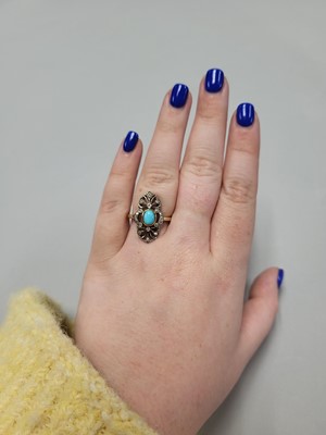 Lot 40 - A VINTAGE TURQUOISE AND DIAMOND PLAQUE RING,...
