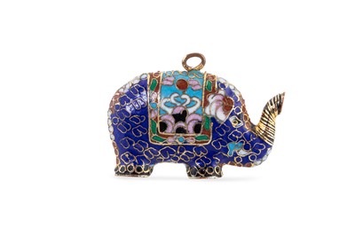 Lot 51 - A ELEPHANT PENDANT, cliosonné decoration