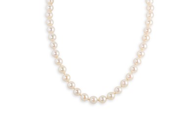 Lot 75 - A VINTAGE CULTURED PEARL NECKLACE, the uniform...