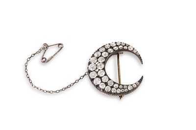 Lot 211 - AN ANTIQUE TWO ROWED DIAMOND SET CRESENT...