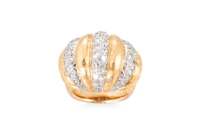 Lot 233 - A RETRO DIAMOND BOMBÉ RING, the ribbed design...