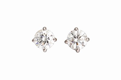 Lot 31 - A PAIR OF DIAMOND STUD EARRINGS, the brilliant...