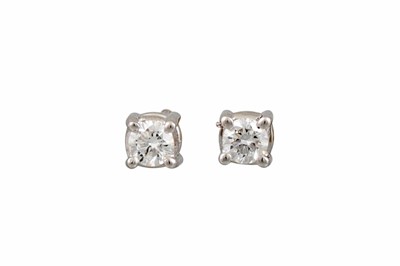 Lot 66 - A PAIR OF DIAMOND STUD EARRINGS, the brilliant...