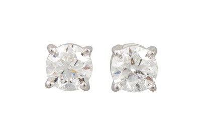 Lot 72 - A PAIR OF DIAMOND STUD EARRINGS, the brilliant...