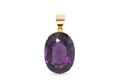 Lot 379 - A LARGE AMETHYST PENDANT, the oval amethyst...