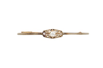 Lot 78 - A VINTAGE DIAMOND SET BROOCH, the open work...