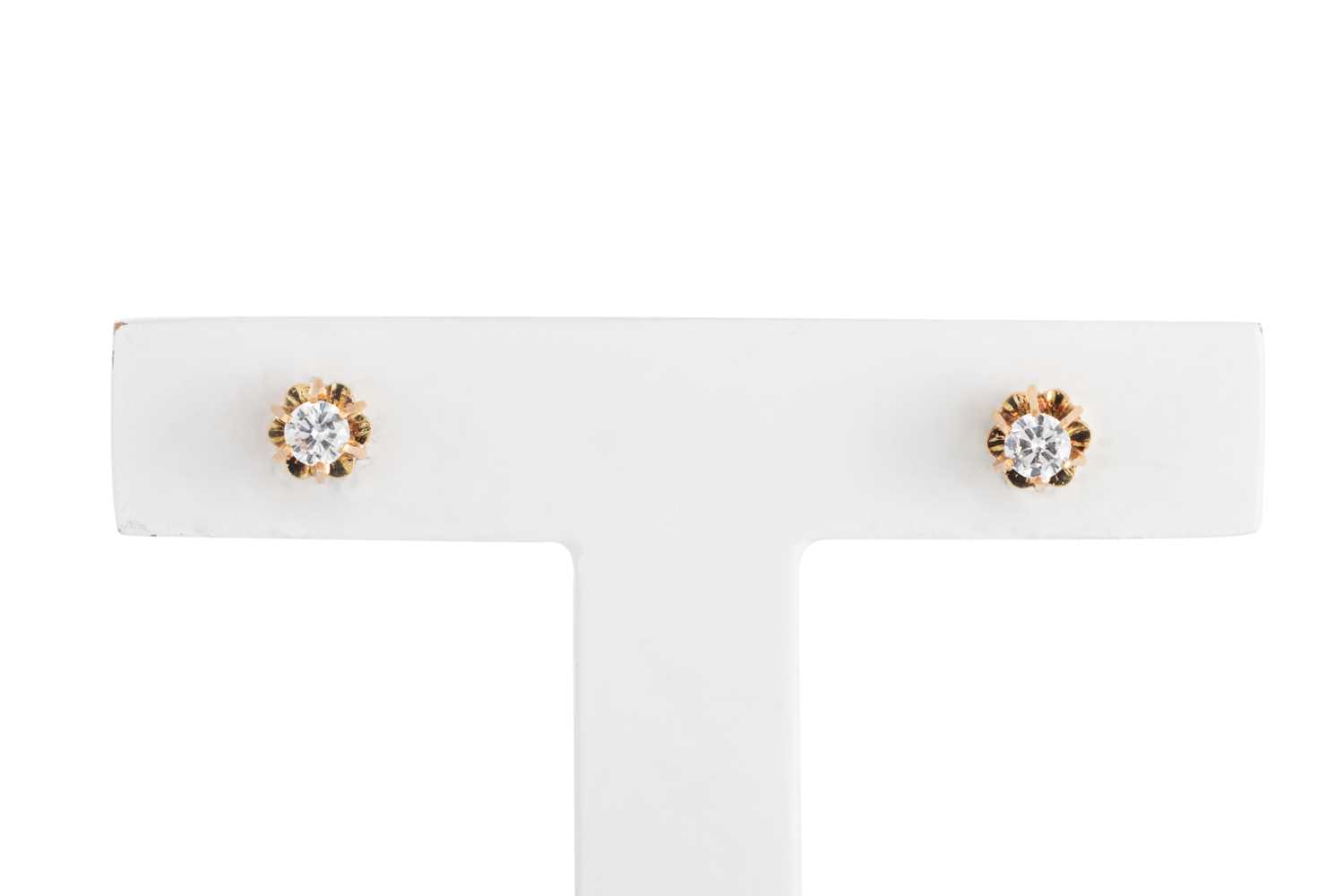 Lot 31 - A PAIR OF DIAMOND STUD EARRINGS, mounted in...