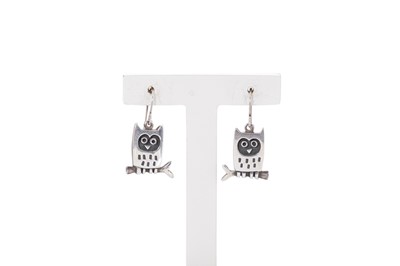 Lot 86 - A PAIR OF STERLING SILVER DROP EARRINGS, by...