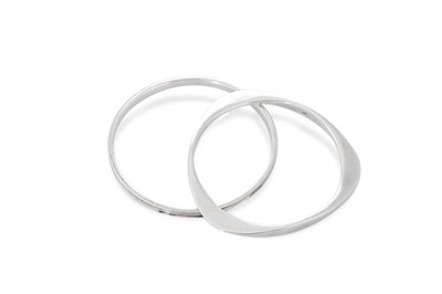 Lot 92 - A STERLING SILVER BANGLE, with makers mark BJH,...