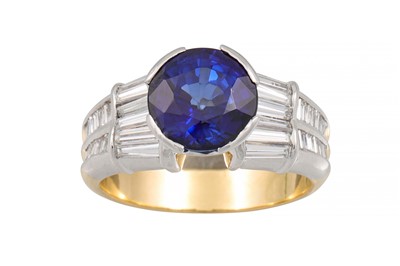 Lot 85 - A TANZANITE AND DIAMOND RING, the circular...