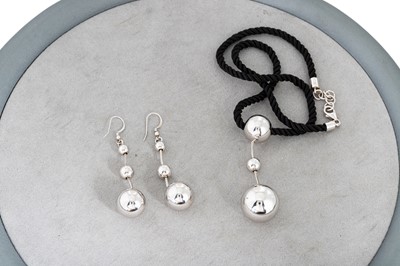 Lot 50 - A STERLING SILVER DROP PENDANT ON A CORD CHAIN,...