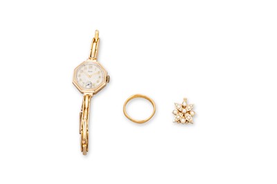 Lot 225 - A 22CT YELLOW GOLD BAND RING, size N-O, 3.7 g.,...