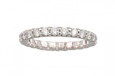 Lot 177 - A DIAMOND ETERNITY RING, the brilliant cut...