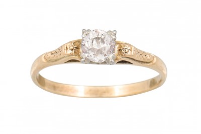 Lot 108 - A DIAMOND SOLITAIRE RING, the old cut diamond...