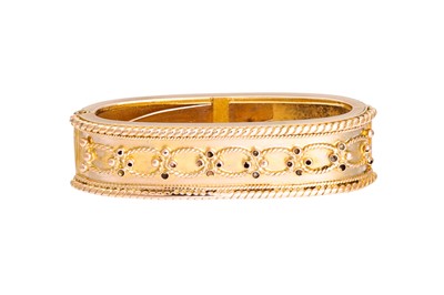 Lot 37 - AN ANTIQUE 9CT GOLD HINGED SCARF CLIP, with...