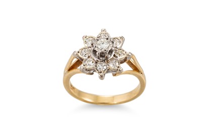 Lot 377 - A DIAMOND CLUSTER RING, mounted in 18ct yellow...