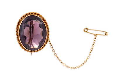 Lot 1 - AN ANTIQUE 15CT YELLOW GOLD BROOCH, the paste...