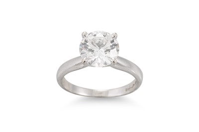 Lot 372 - A DIAMOND SOLITAIRE RING, the brilliant cut...