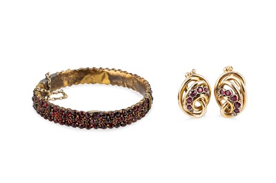 Lot 139 - A PAIR OF GOLD EARRINGS, set with garnets,...