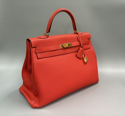 Lot 466 - AN HERMÉS KELLY II RETOURNE 35 HANDBAG,...